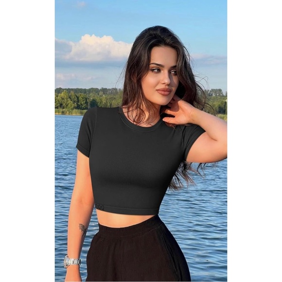 OQQ Tops - OQQ Stretchy Cropped Short Sleeve Tee